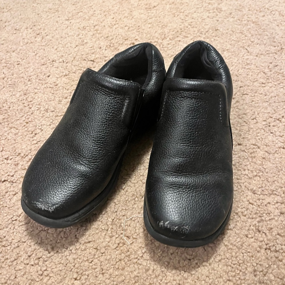 Women’s non slip leather shoes